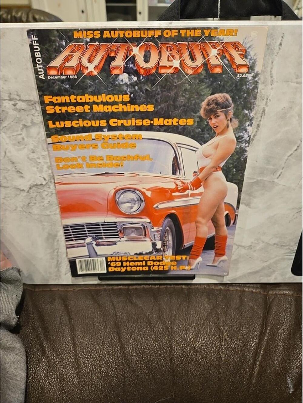Autobuff Magazine December 1986 Miss Autobuff of the Year ‘69 Hemi Dodge Daytona